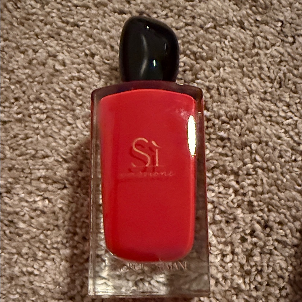 Giorgio Armani Si in Vibrant Red with Black Cap